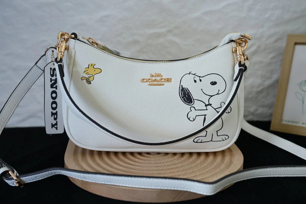 Coach X Peanuts Teri Shoulder Bag With Snoopy